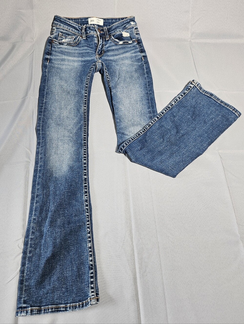 BKE Stella Slim Fit Low Rise Bootcut Jeans 23x31.5 Distressed Y2K Med Wash - Picture 3 of 8